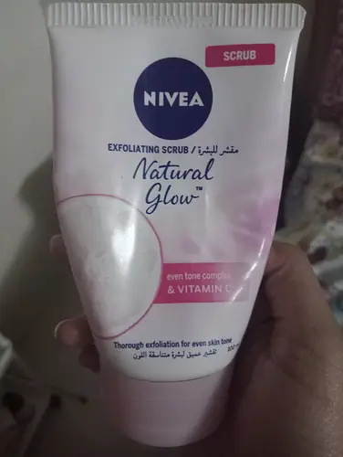 Nivea Exfoliating scrub natural glow even tone complex and vitamin C Vitamin C